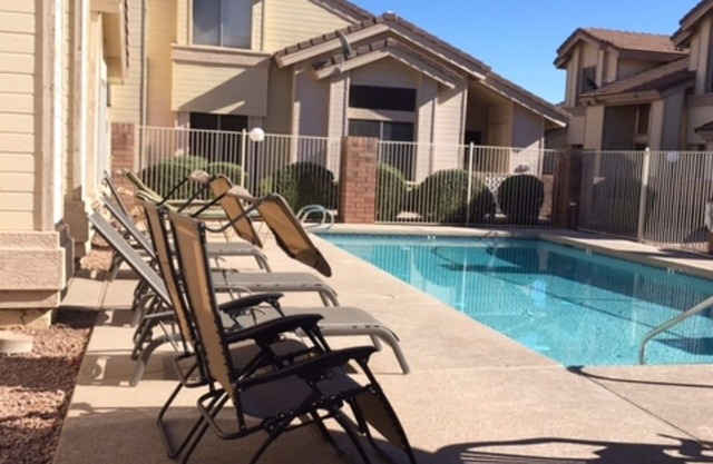 Amazing Poolside 2 BR / 2bath INTEL INTERNS 1 Suite im Erdgeschoss
