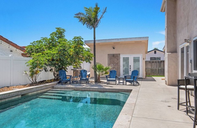 Your perfect long-term stay vacation located minutes from the beach!