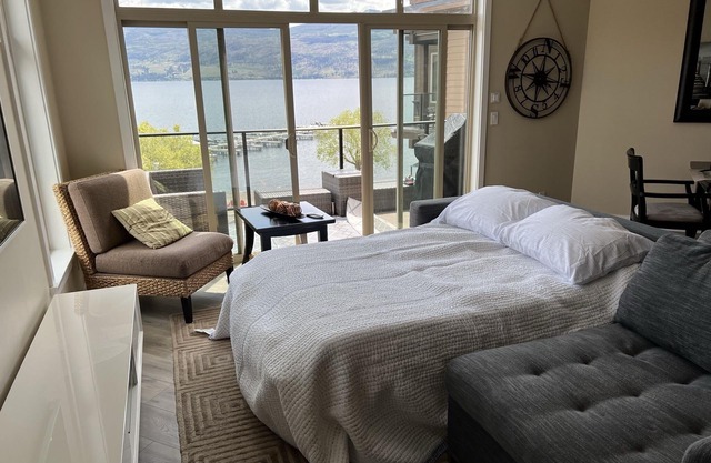 Your personal oasis! 3 bedroom condo! Top floor!