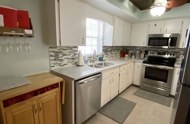 Your piece of Paradise at Palm Manor Condo