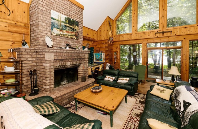 Your Premier Lakeside Getaway