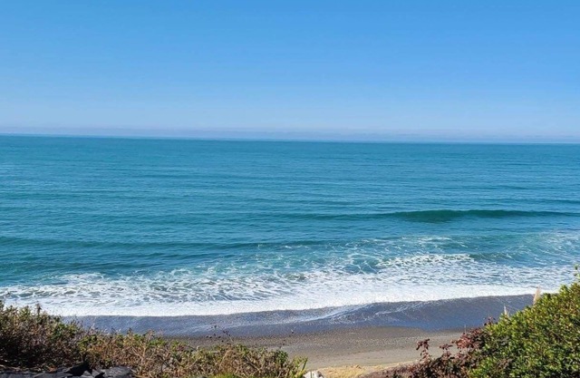 Your private beach front holiday Villa Redwood coast, sandy beach, views galore!