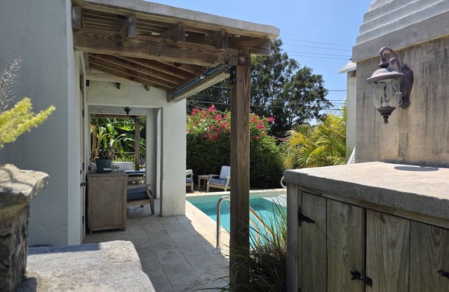 Your Private Luxury Villa - 3 Bedrooms, House & Cottage, Pool, Walk to Beach!