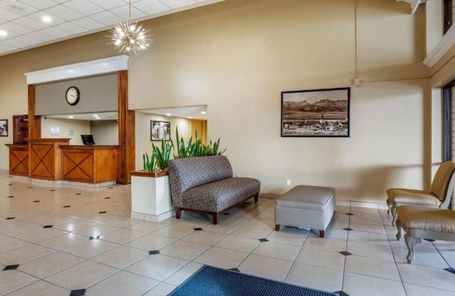 Your Relaxing Getaway Awaits! 3 Spacious Units, Free Parking, Pets Allowed