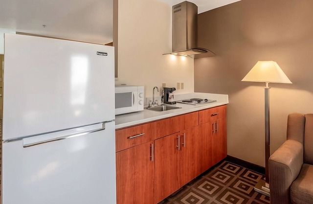Your Relaxing Getaway Awaits! 2 Spacious Units, Close to Tri-Cities Airport!