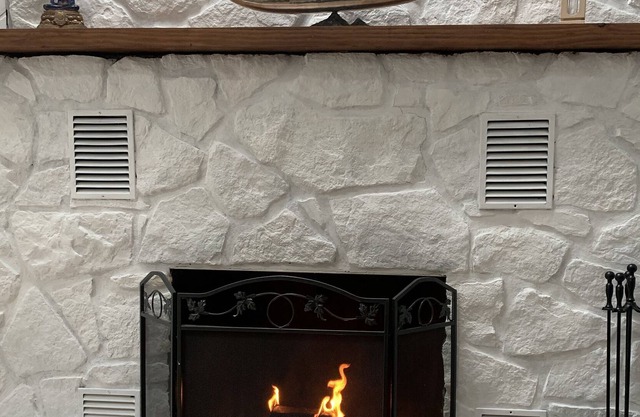 Your retreat in the Hudson Valley with a Hot Tub and Wood burning Fireplace,