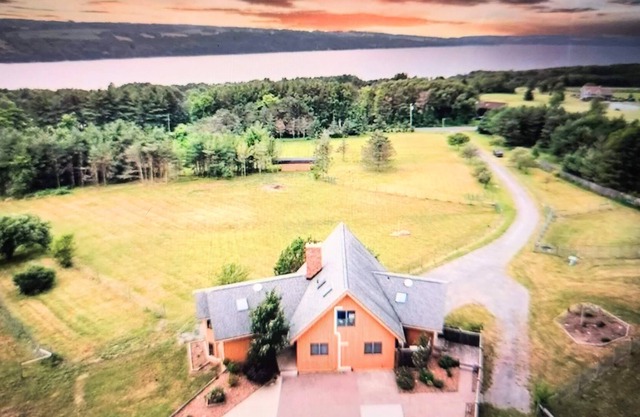 Your Skaneateles All - Seasons Mountain & Water View Chalet Getaway!