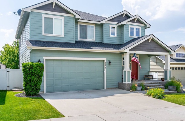 Your Spacious & Comfortable Liberty Lake Retreat W/ Indoor Kids Jungle Gym!