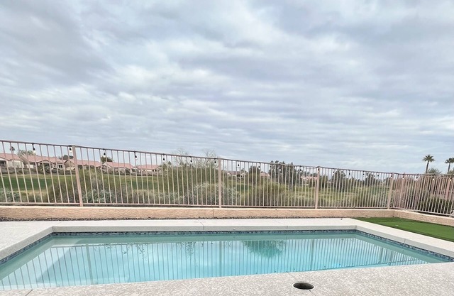 Your Super Bowl & Spring Training home base! Golf Course Getaway in Surprise!