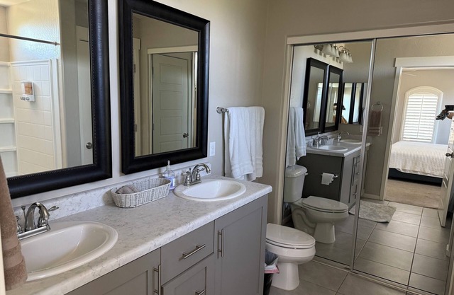 Your Surprise Adventure Begins Here! 3 /2.5 ★Heated Pool★Near Stadiums & Hiking