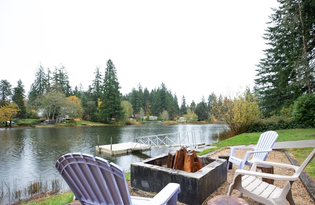 Your Ultimate Waterfront Getaway!