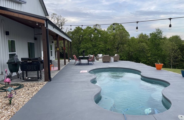 Your very OWN Paradise with private pool and hot tub!