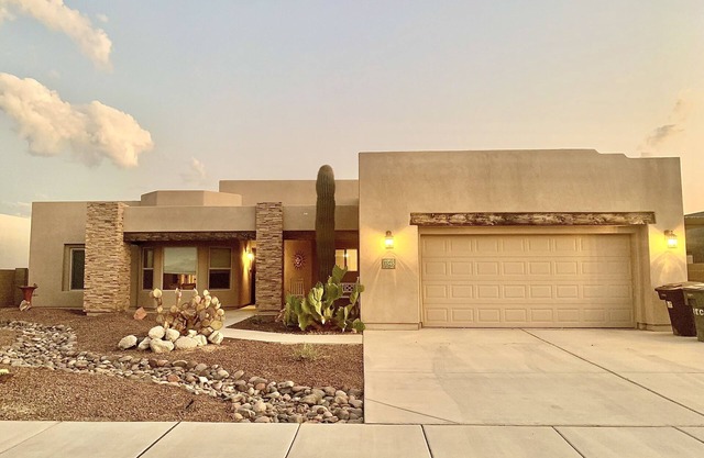 YUMA RETREAT IN THE FOOTHILLS/ POOL