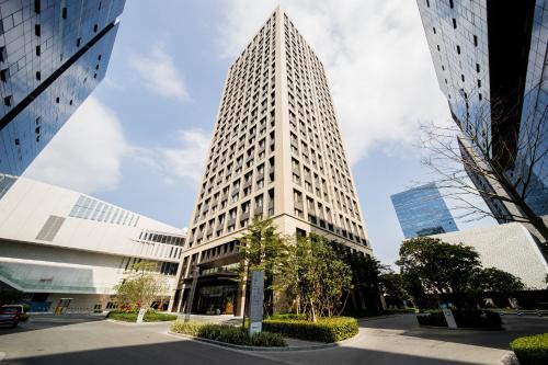 Yunying International ApartHotel Shenzhou Road Metro Exit A Branch - Free Shuttle Bus to Canton Fair Complex During Canton Fair Period & Free Deliver Service to Guangzhou Baiyun International Airport