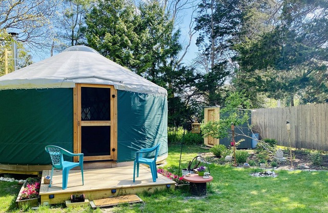 YURT JUST 3 MILES TO THE BEACH