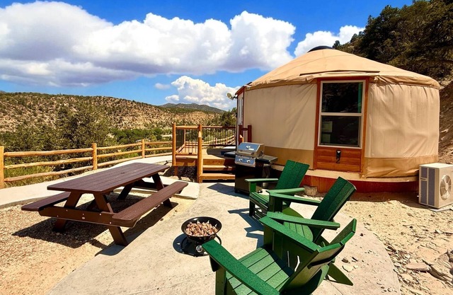 Jurte mit Blick auf Nummer 2 im East Zion Resort (King Suite)