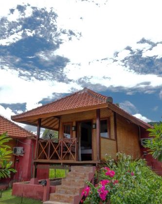 Yut's Inn Flower Paradise Gili Gede