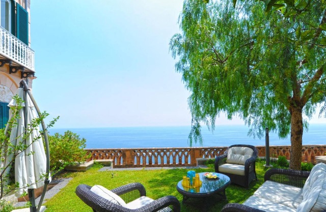 Exklusives Apartment in Amalfi, nahe am Strand, privater Garten, Parkplatz auf Anfrage