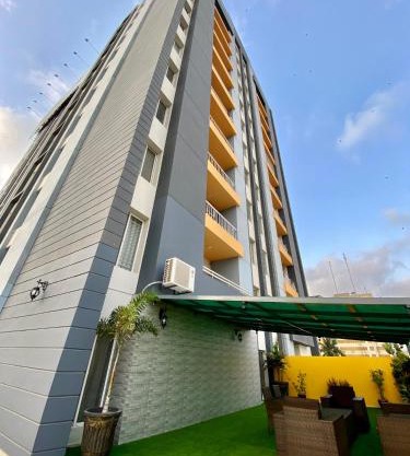 ZAHA Vacation Home 3 - Elegant & Spacious 2 br family apt, Shahrah e Faisal