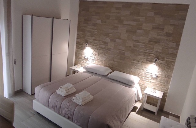 Zaro Suites