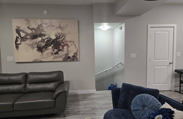 Zillion’s luxury 2/3 bedroom 1 and half bathrooms townhouse in South Pointe