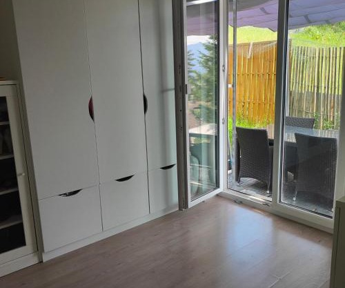 Zimmer mit eigenem Gartensitzplatz und Bad
