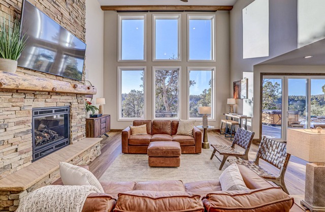 Luxury 3475sq ft 5 bed, 5.5 bath. Private hot tub. Zion/Bryce. 7th Night Free!