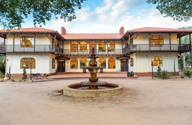 Zion Reunions Retreats Weddings: Sleeps 58 ppl Pvt: Pool,Theater,Pickleball