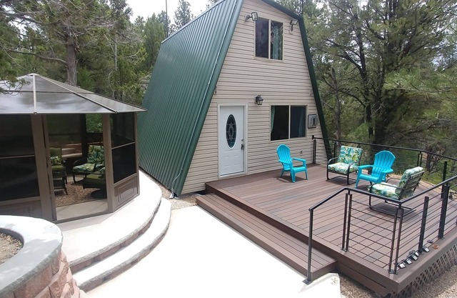 Zions Cable Mountain Trail Head Cabin bietet Platz für 13 Personen beim Einsteigen in den Zion-Nationalpark