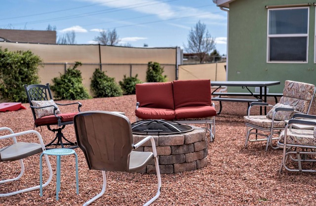 Zionab #A- Great backyard w/firepit, comfortable home