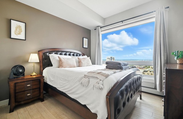 Zorro - Stylish 2BD | 2 BA | Ice District Suite!