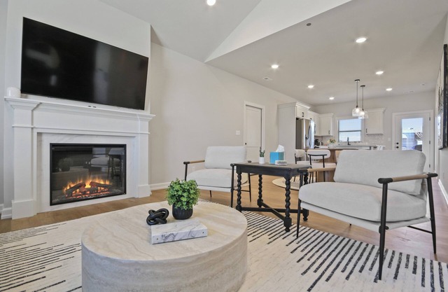 Zou Lodge - Stylish Stay 15 Minutes to Mizzou & Downtown