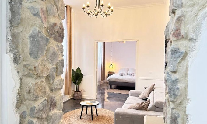 Domfront en Poiraie Wohnung | Élégant*Epoxy*Design&Décor