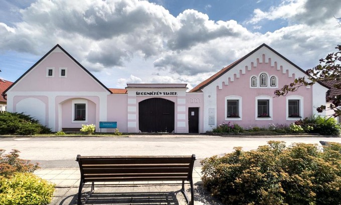 Hamr Wohnung | Škorničkův statek