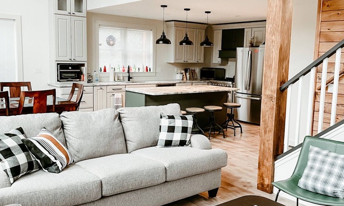 Eidelweiss Village Haus | ʕ ᴥ ʔ Mountain views, minutes to beaches, family friendly, close to N Conway.