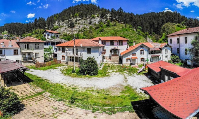 Sokolovtsi Haus | Комплекс Петлето