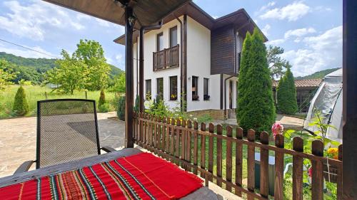 Tryavna Haus | Къщи за гости Тепавица - Pool & Coworking