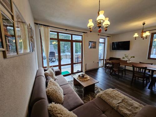 Stoykite Haus | самостоятелна къща Планински перли, дом 1 на 5 мин от ски лифт Стойките, Пампорово