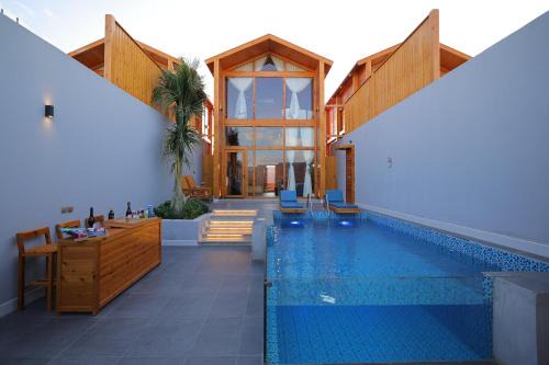 Dhahban Skihütte | أكواخ البحيرات