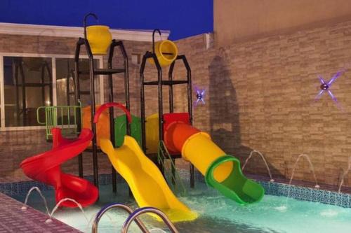 Al Kura Skihütte | استراحة وشاليه الميار