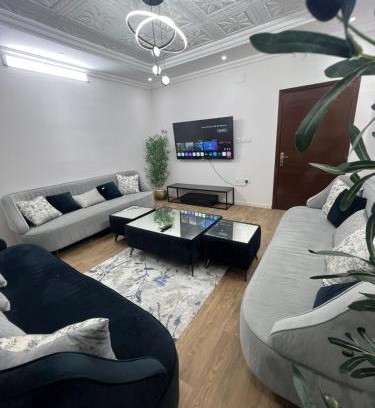 Al Kura Wohnung | شقة غرفة نوم ومجلس ومطبخ وحمام