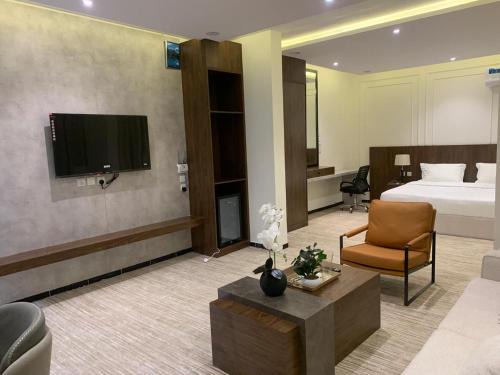 Al Kura Wohnung | غرفة وصالة فندقية فاخرة