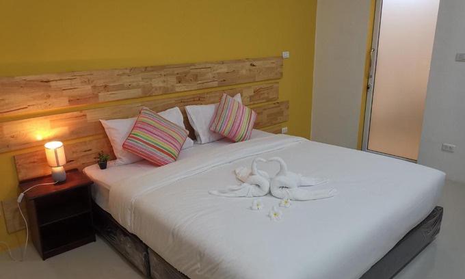 Chalong Bed & Breakfast | นิวเวฟภูเก็ต