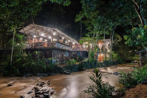 Chiang Dao District Haus | บ้านระเบียงน้ำ แม่แมะ