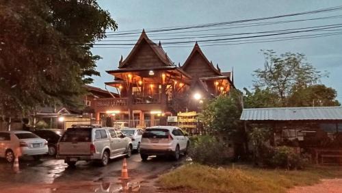Mueang Kao Haus | บ้านเรือนไทยมะลิเมืองเก่า
