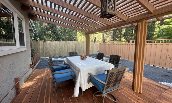 Hercules Haus | 一个冥想，放松的房间，带有松柏山谷的禅意露台小院