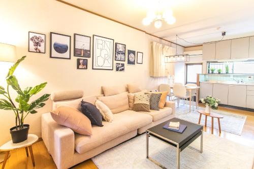 Nishikoiwa Wohnung | 一棟貸切宿, HARMONIA東京小岩 6名max,wifi有,秋葉原16分新宿33分,ディズニー電車48分, 駐車場ありません