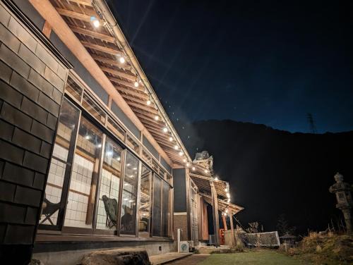 Mino Haus | 一棟貸x滝が見える半露天 自動麻雀卓 最大20名12時チェクイン後すぐにBBQ可