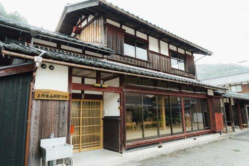 Nagahama Skihütte | 上丹生山根邸別館フルリノベーション古民家一棟貸切16名まで