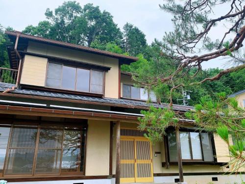 Fuyuto Villa | 吉祥莊位于高山市内 有一千平方的园林 可远眺日本的阿尔卑斯山脉 四季景色绝佳 可接待9人入住 免费停车